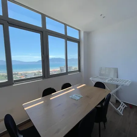 Marina Seaview Apartment *